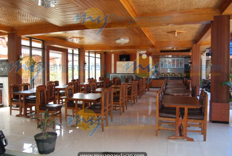  Tampilan restaurant Mustika Ratu Hotel